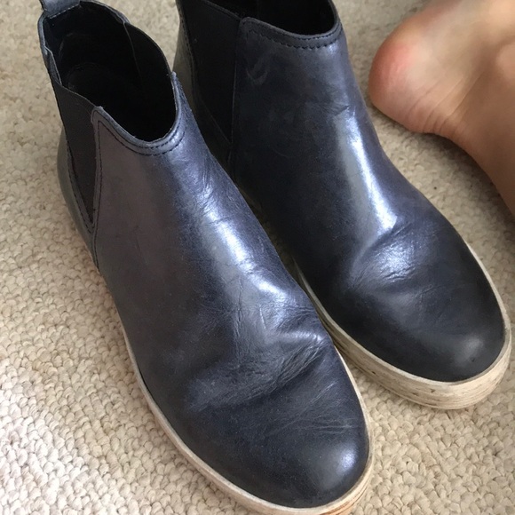 Black hightop sneakers - Picture 1 of 3